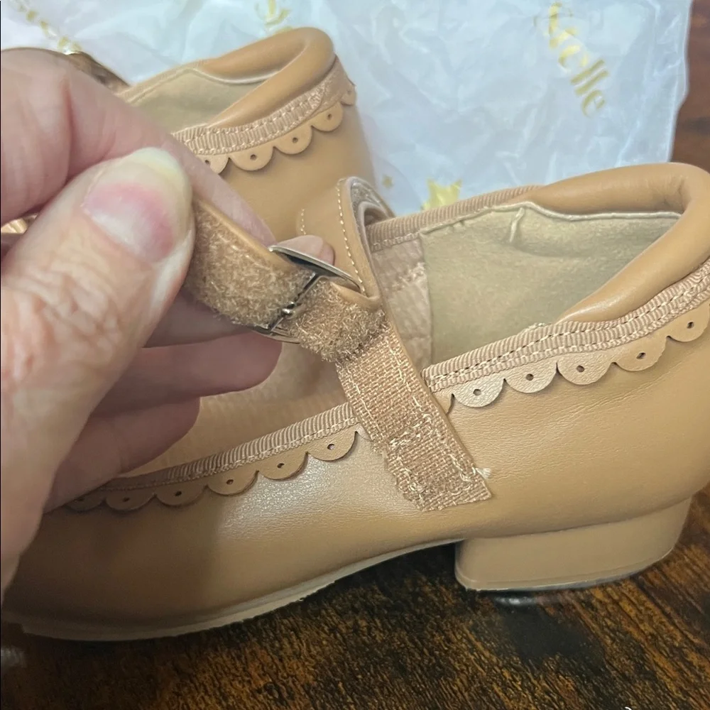 Tap Dance Shoes for Girls' Tan Mary Jane Style with Scalloped Edge